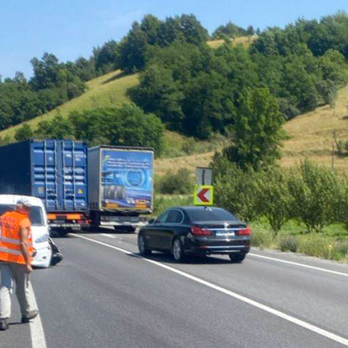 Circulație îngreunată pe DN 6 din cauza unui nou accident