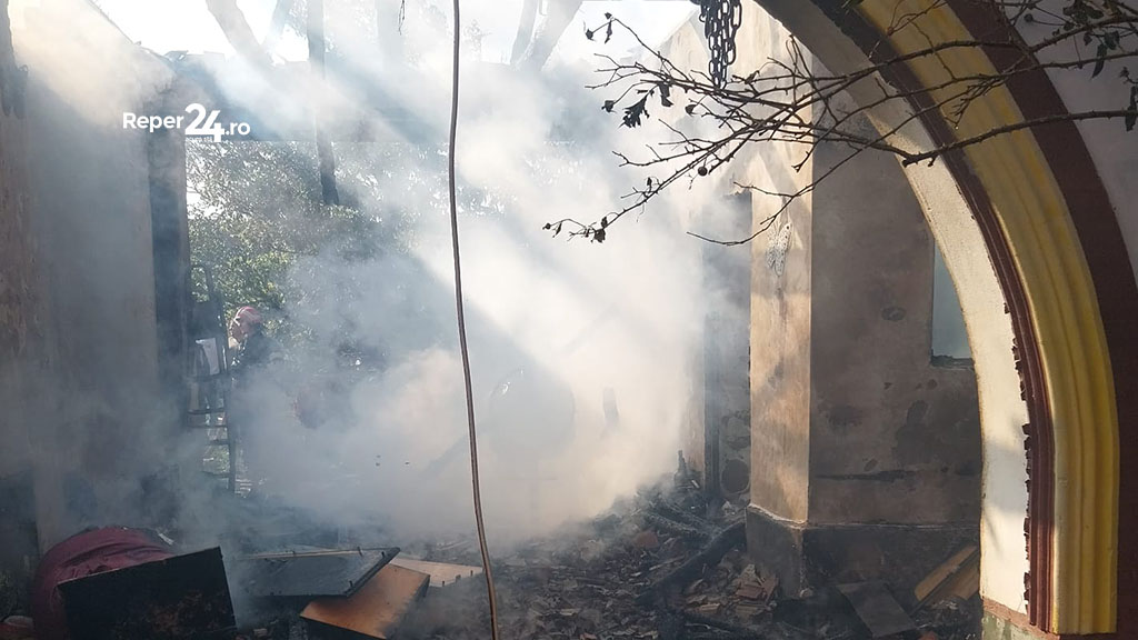 Intervenție a pompierilor militari din Oravița pentru stingerea unui incendiu