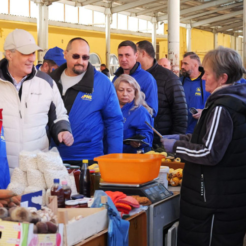 Președintele PNL Caraș-Severin, Ion Marcel Vela, întâlnire cu cetățenii la piața agroalimentară