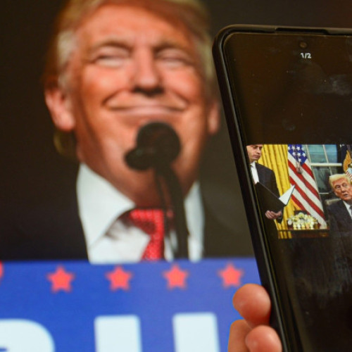 Vânzările globale de smartphone-uri, inclusiv iPhone-urile Apple și cele ale concurenței, vor avea de suferit din cauza noilor politici tarifare anunțate în aprilie de administrația Trump, potrivit unor rapoarte de piață citate de digi24.ro.