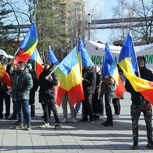 Protest împotriva majorării taxelor cu 750% în fața Prefecturii Caraș-Severin