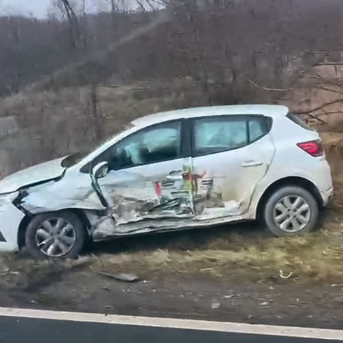 Femeie rănită în accident pe DN 58, după coliziunea a două autovehicule