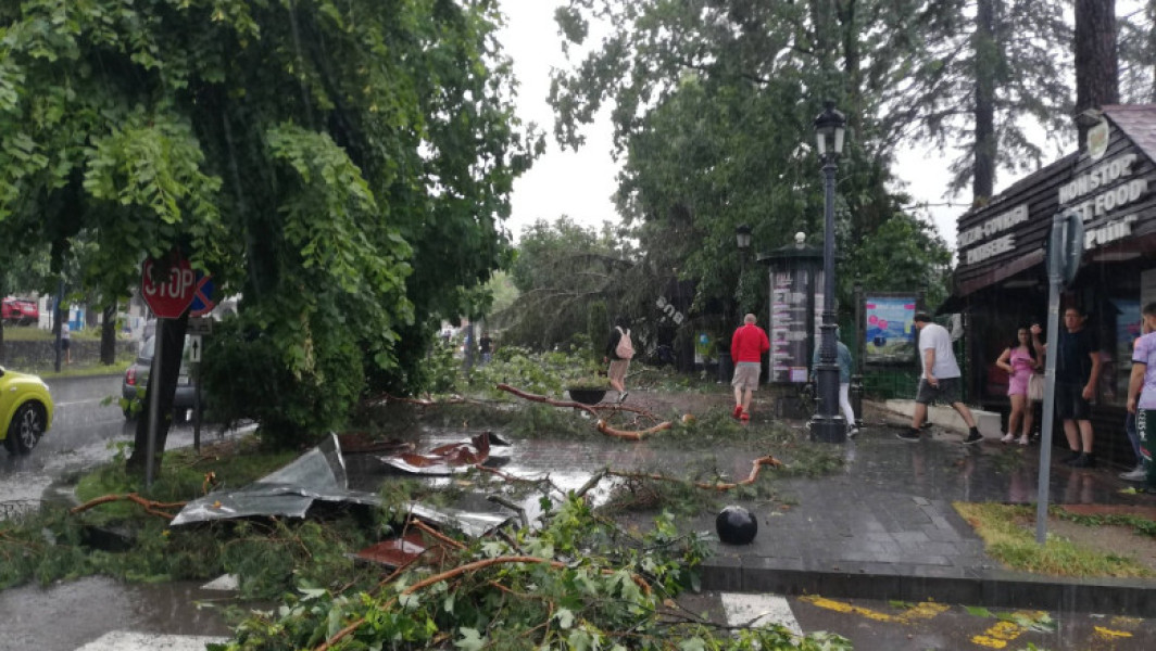 Climatolog: Furtuna puternică din Sinaia a fost neobișnuită ca intensitate. Aceste fenomene extreme se vor înmulți