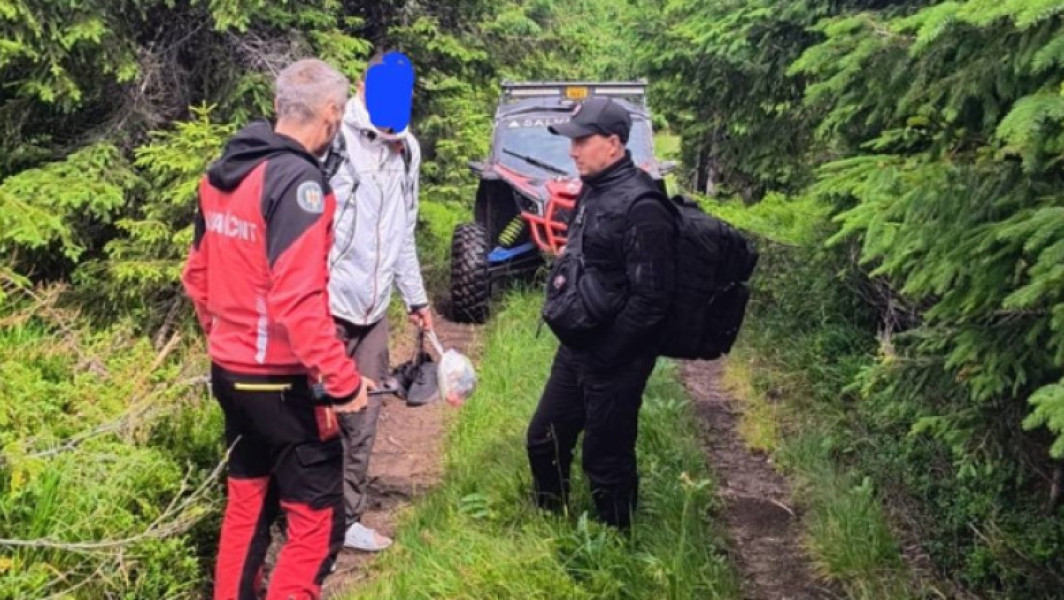Video&Foto Trei ucraineni au fost recuperaţi de pe munte, în Maramureș. Unul este în stare critică