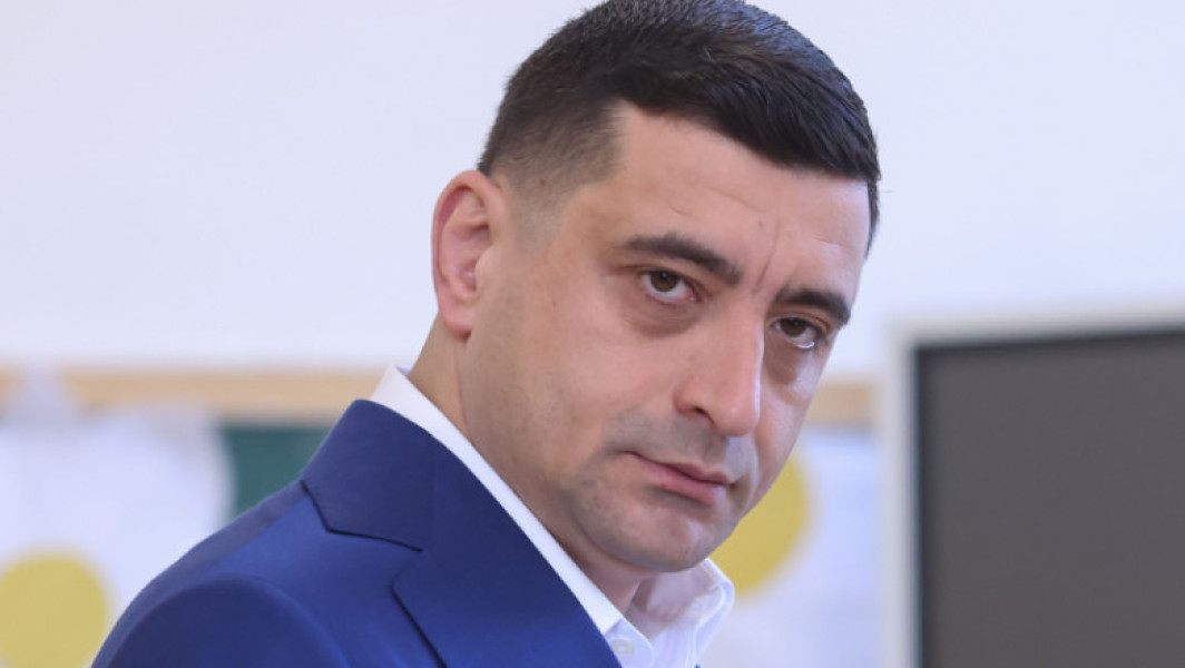 Video George Simion a fost filmat la o terasă în Cipru, în timp ce simpatizanții AUR protestau în Piața Victoriei. Reacția partidului