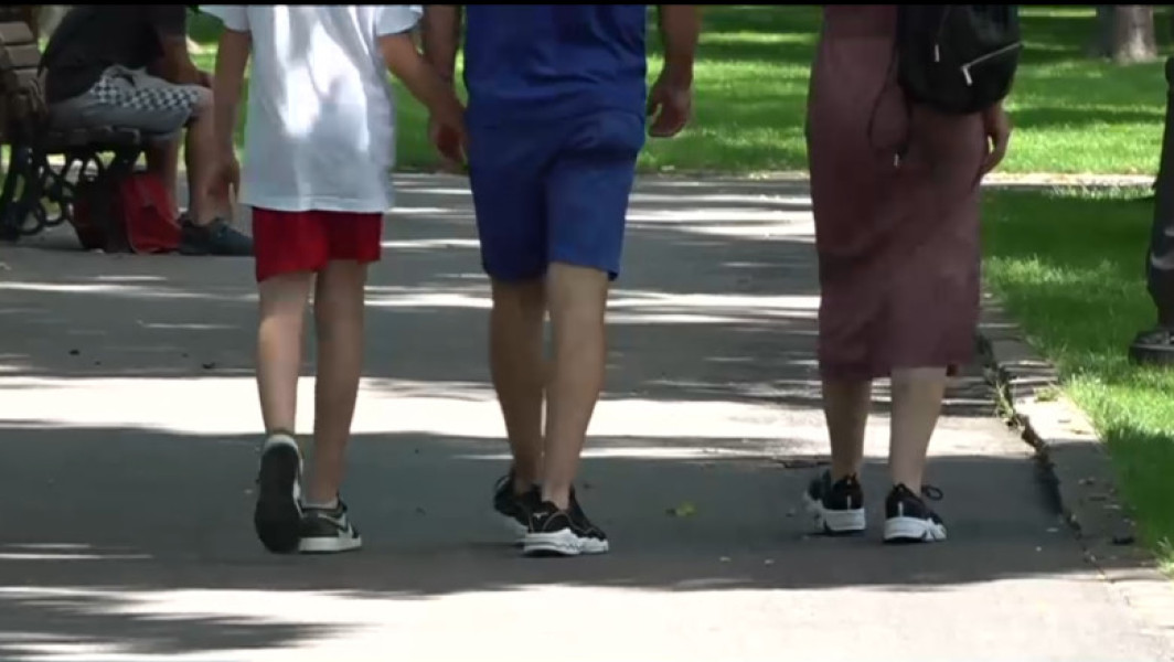 Video Numărul zilnic de pași necesari pentru a preveni bolile grave este mai mic decât recomandările anterioare. Ce arată noile studii