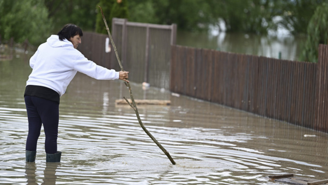 Pericol de inundații pe râuri din 15 județe: hidrologii au emis cod portocaliu și galben. Sunt vizate și Suceava și Neamț