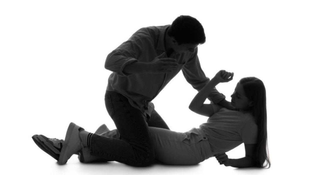 Agenţia pentru Egalitatea de Şanse între Femei şi Bărbaţi susţine necesitatea incriminării femicidului în legislaţia penală