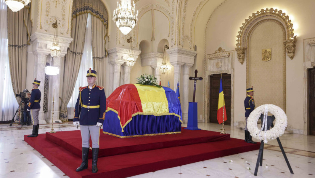 Românii își iau rămas bun de la primul președinte post-decembrist. Ion Iliescu, înmormântat cu onoruri militare. Zi de doliu național