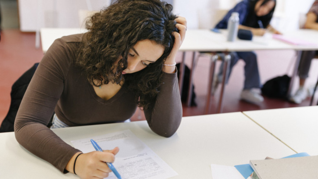 Subiecte BAC, sesiunea de toamnă 2025: Elevii susțin astăzi proba obligatorie a profilului, la matematică sau istorie