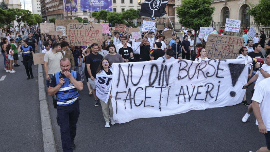 ANOSR: Sistemul de burse a fost constant subfinanţat, iar acum va scădea la jumătate. 44.000 de studenți, afectați