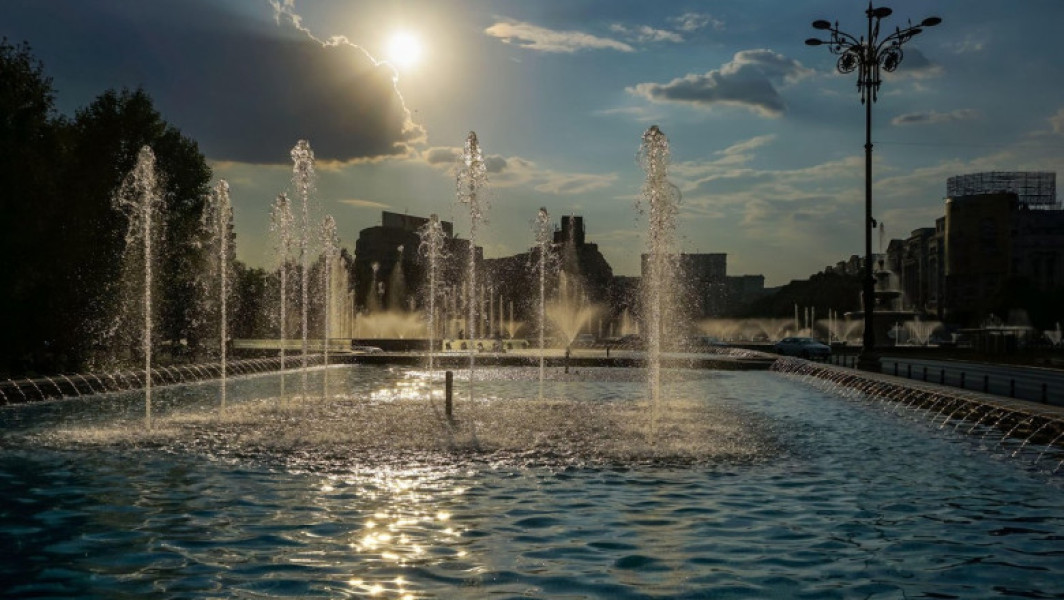 Cum va fi vremea în București în acest weekend prelungit. Noi avertizări meteorologice