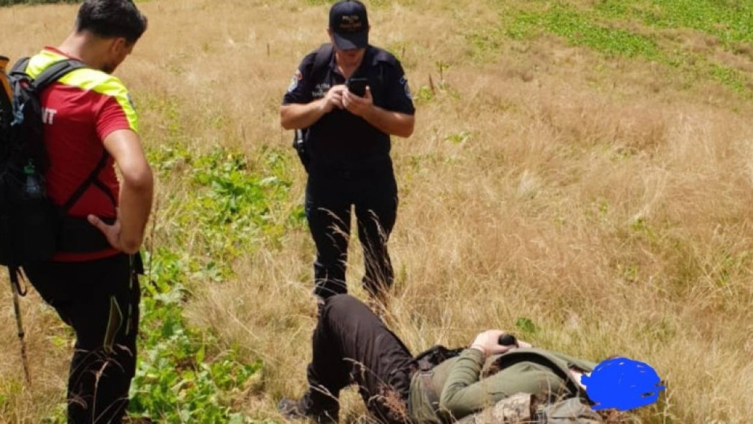 Operațiune a Salvamont Maramureş pentru salvarea unui tânăr ucrainean aflat de patru nopţi pe munte, deshidratat şi în hipotermie