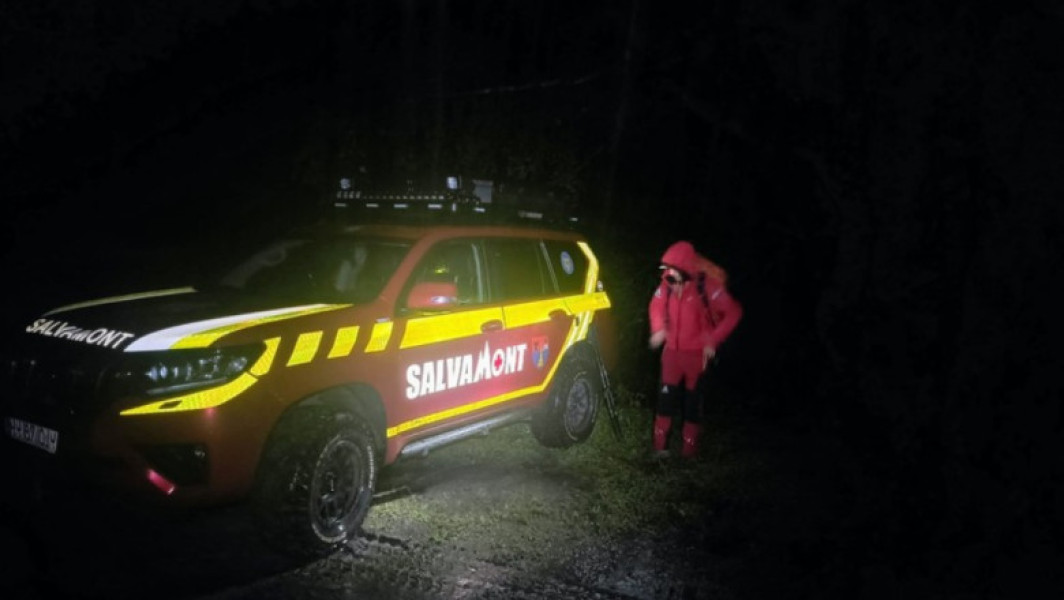 Alertă în Munții Rodnei: 11 turiști, dintre care șapte copii, s-au rătăcit pe traseu. Salvamontiștii intervin în condiții dificile