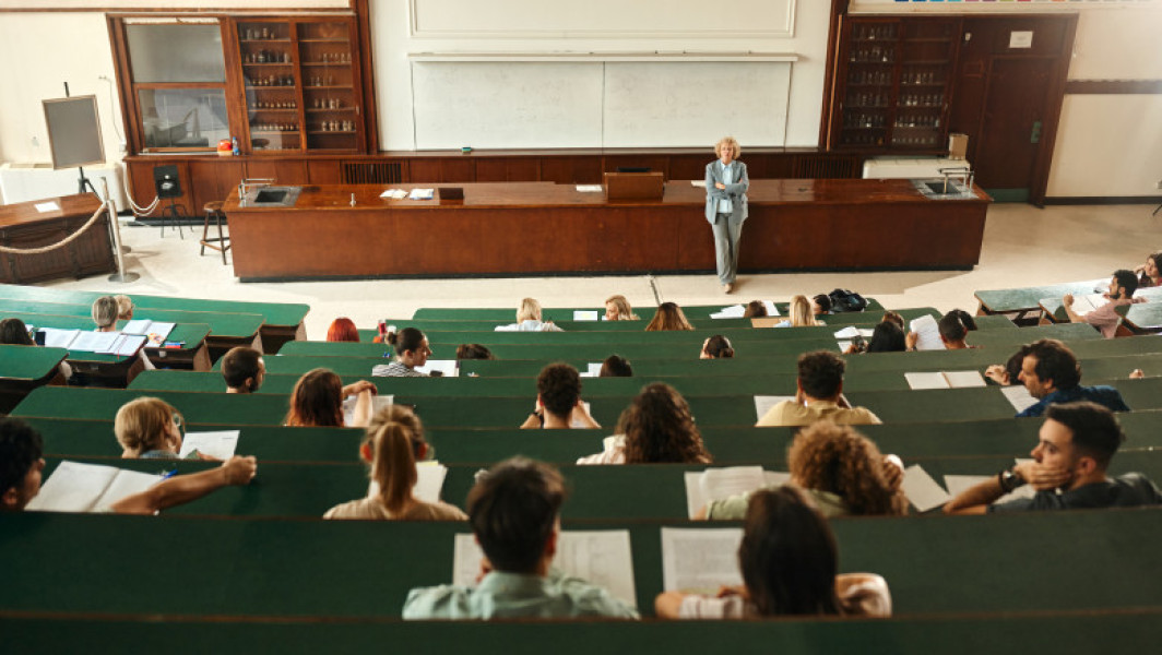 Calendarul anului universitar 2025-2026. Când încep cursurile la facultate și când sunt programate vacanțele studenților
