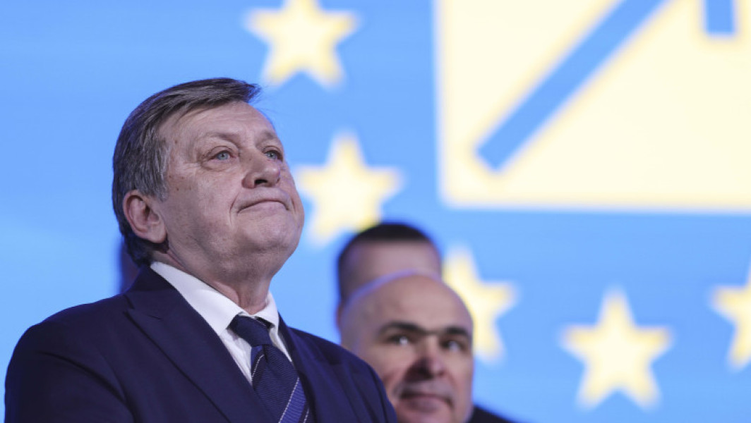 Coaliția, de la o promisiune la alta: Respinge proiectul „Antonescu” privind pensiile speciale pentru o variantă similară a Guvernului