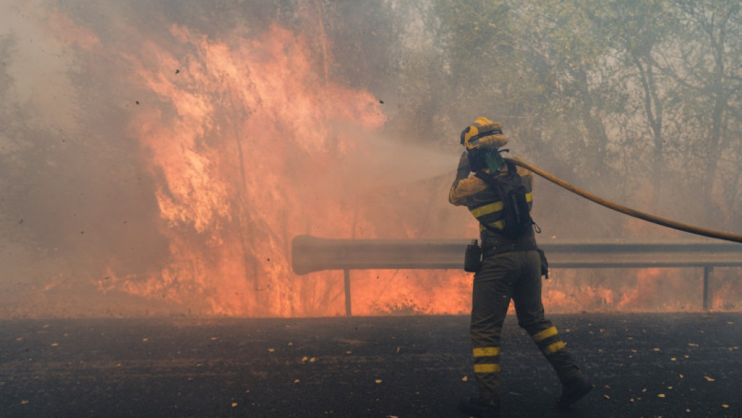 România trimite 51 de pompieri în Spania, care să ajute la stingerea incendiilor de pădure