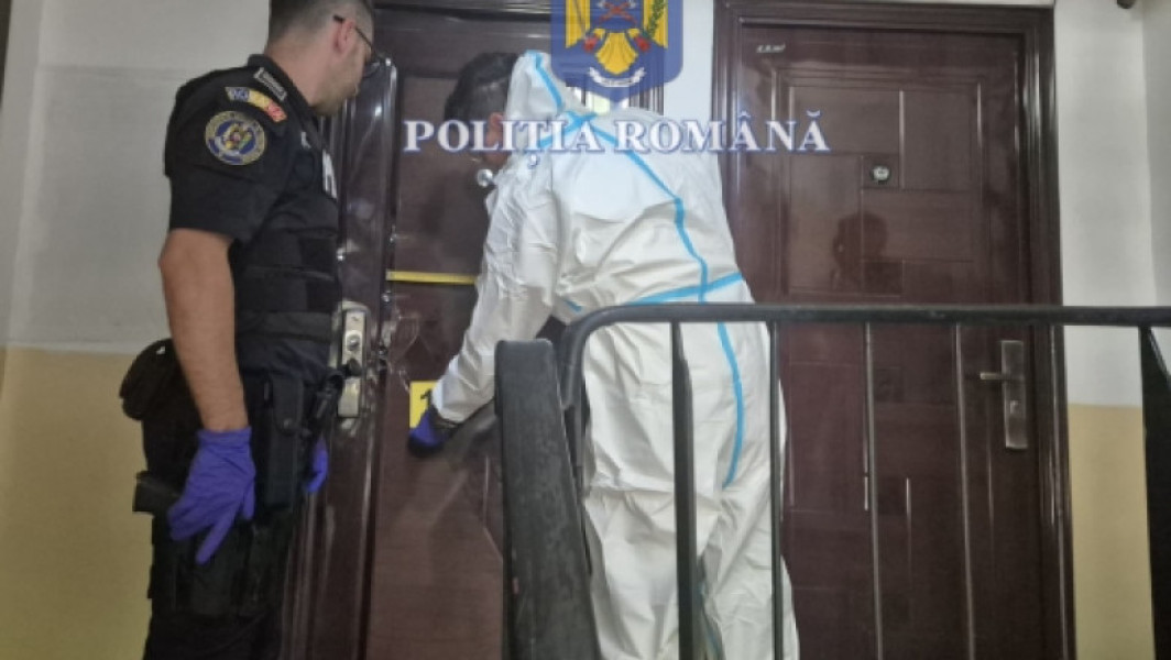 O femeie de 44 ani, înjunghiată mortal de soțul ei, în Craiova, în fața fetiței lor. Bărbatul a murit, apoi, după ce a sărit de la etaj
