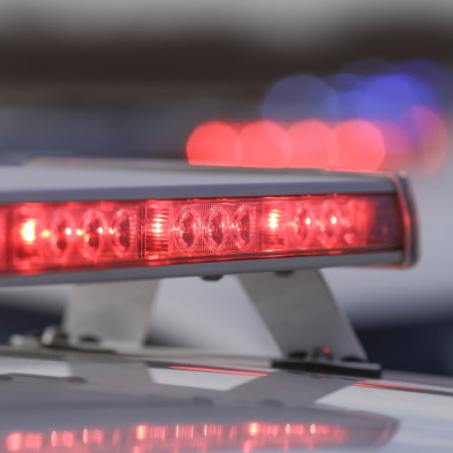 Un incident violent a avut loc în Râmnicu Vâlcea, unde un bărbat a tras două focuri de armă cu un pistol airsoft asupra unui autoturism în care se afla o femeie, chiar în timpul propriei nunți. Potrivit informațiilor, femeia se afla în ziua evenimentului important, când suspectul a început să tragă asupra mașinii, notează digi24.ro.