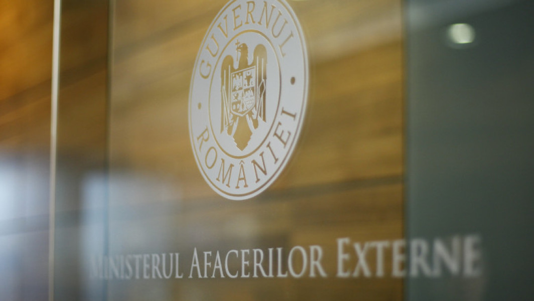 Ministerul Afacerilor Externe intenționează să reintroducă anumite taxe pentru serviciile consulare destinate românilor din diasporă, relatează digi24.ro. Potrivit proiectului, anumite servicii vor deveni cu plată, în timp ce altele vor rămâne gratuite. Acest proiect va fi publicat pe site-ul oficial pentru dezbatere și transparență decizională.