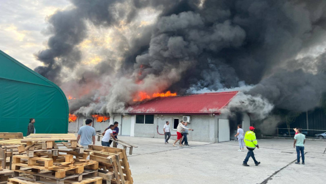 Incendiu puternic în Buftea, în apropierea Bucureștiului