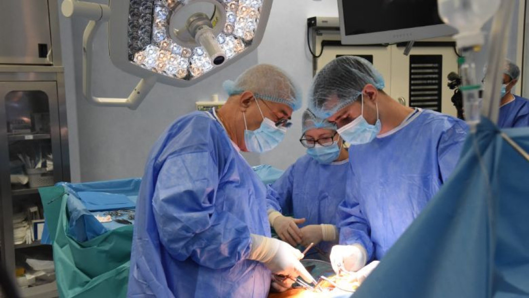Determinarea tratarea anevrismului de aorta la spitalul SANADOR: cazul unui pacient de 75 de ani