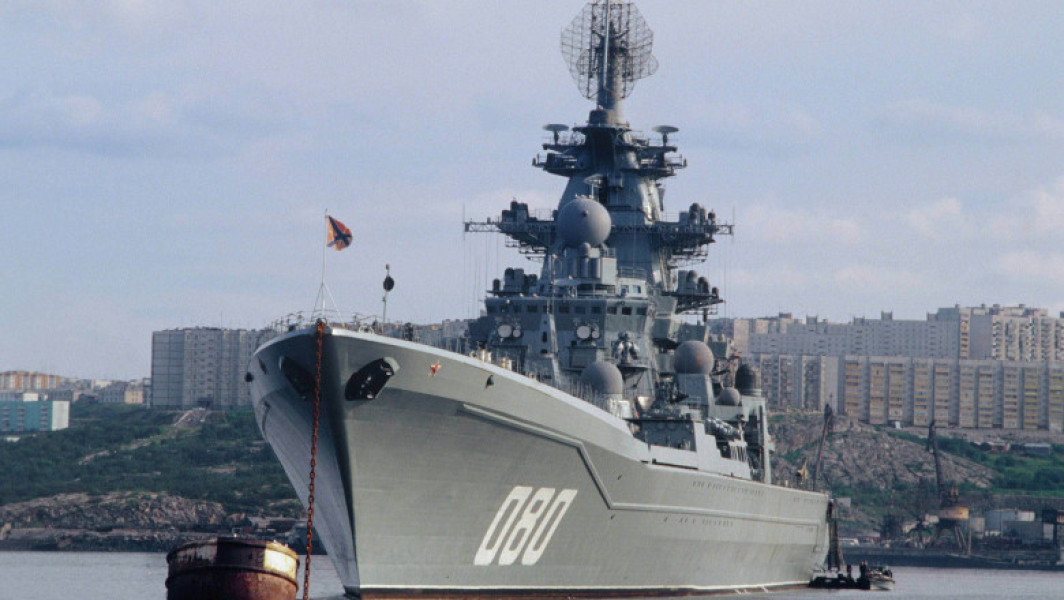Crucisatorul nuclear rus Amiral Nahimov a fost lansat în larg pentru ultimele lucrări de modernizare