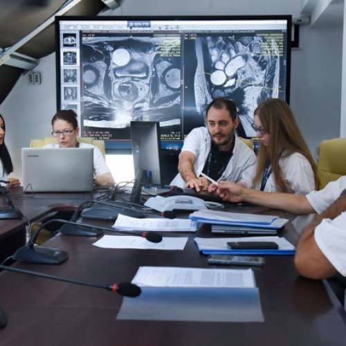 tratament multidisciplinar pentru pacient cu cancer colorectal și alte afecțiuni grave la sanador