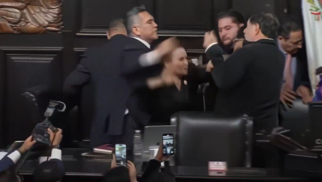 Violente în senatul Mexicului după un incident între liderul opoziției și președintele camerei