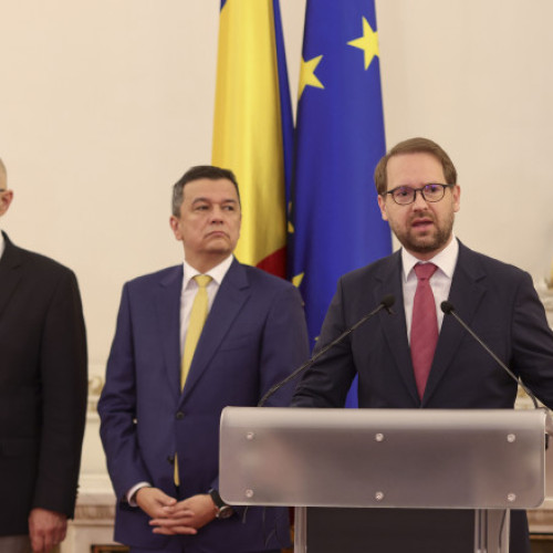 El a atras atenția că anumite primării sunt supradimensionate, în timp ce altele sunt subdimensionate, iar în final trebuie să existe servicii publice de calitate. „Eu personal aș merge mai degrabă cu o variantă puternică, chiar dacă și la mine în Timișoara asta ar însemna o reducere de posturi. Chiar am început, am pus acum în transparență, o reducere de 10% a posturilor efectiv ocupate și suntem gata să mergem și mai departe.” Potrivit digi24.ro, discuția despre reduceri se poartă în contextul diverselor situații ale primăriilor.