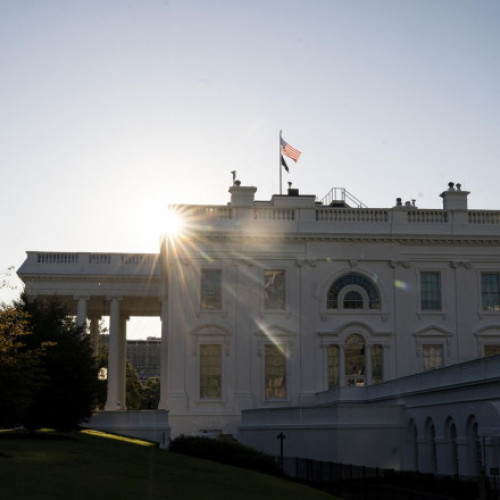 Obiect aruncat la fereastra Casei Albe stârnește teorii și replici ale lui Trump