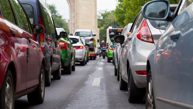 Primăria Capitalei propune restricții pentru circulația mașinilor de serviciu în orele de vârf