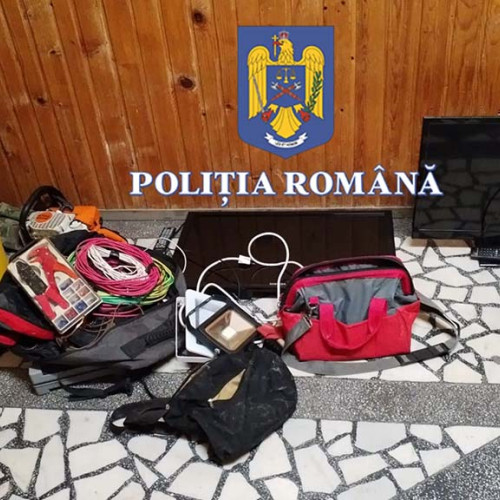 Găinari reținuți pentru 24 de ore de polițiștii din Oțelu Roșu