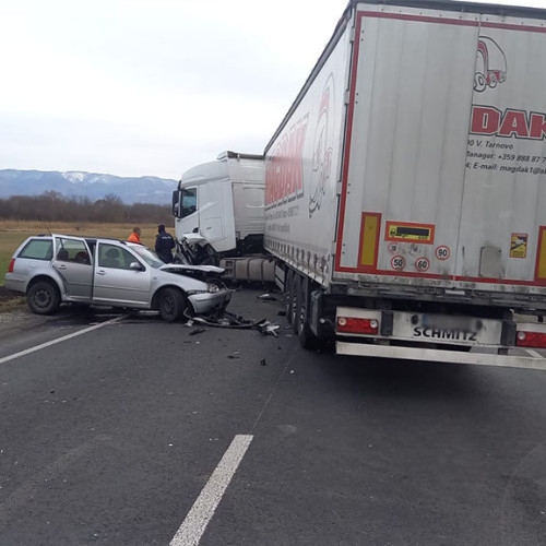 Accident grav pe E70 în Caraș-Severin! 4 răniți în urma impactului!